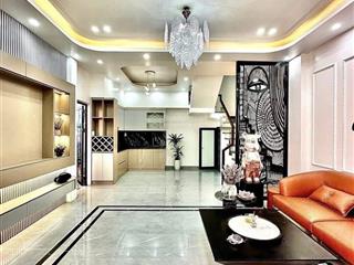 Quá hiếm  bán nhà hoàng quốc việt  ngõ thông  rộng, sát phố, sổ vuông  full nội thất xịn