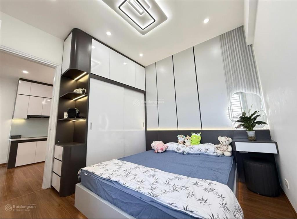 Bán căn hộ cạnh hồ điều hoà, kđt tp giao lưu, thoáng sáng, full nội thất đẹp, giá chỉ 5,5 tỷ