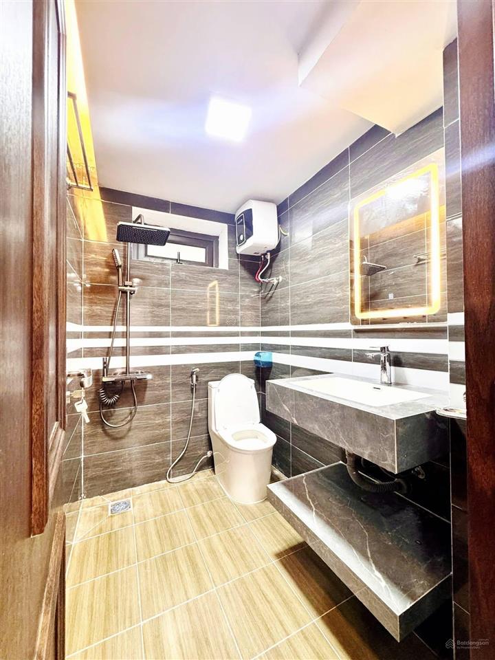 Bán căn hộ chung cư kđt tp giao lưu, căn góc 3 thoáng  cạnh cv hồ điều hòa  full nội thất