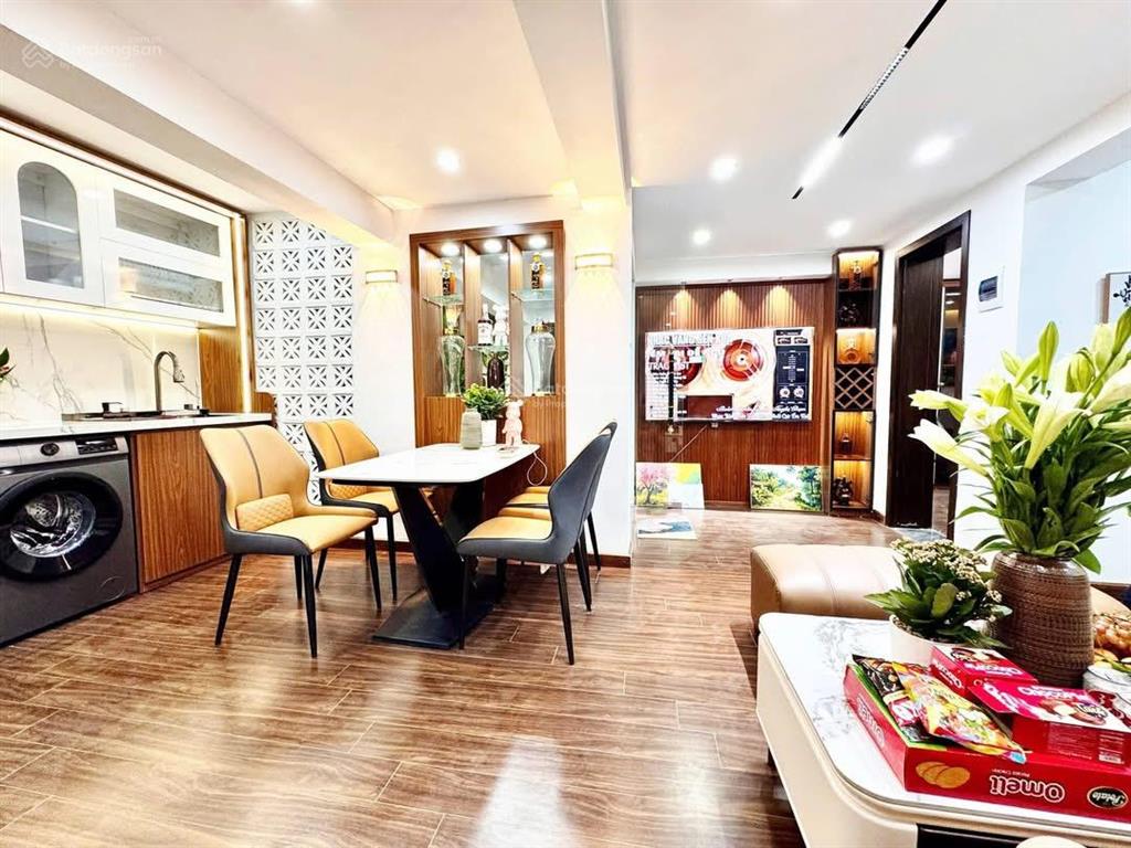 Bán căn hộ chung cư kđt tp giao lưu, căn góc 3 thoáng  cạnh cv hồ điều hòa  full nội thất