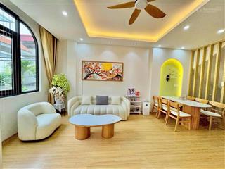 Trung tâm quận ba đình  lô góc 2 mặt thoáng  gần hồ  tặng full nội thất tân cổ điển siêu đẹp