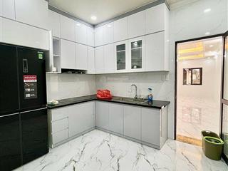 Bán gấp nhà tt trung tâm quận ba đình ô tô đỗ cửa kinh doanh tốt, 70m ra mặt phố kim mã. giá 4,85tỷ