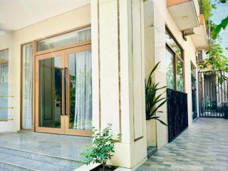 Cho thuê căn hộ đầy đủ tiện ích  có pool, sauna  chỉ tính điện nước !!!