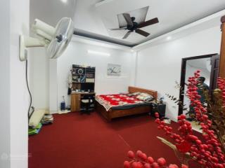 Gốc đề, hoàng mai ba thoáng, sân rộng 38m2 6 tỷ 8 sđt 0822 382 ***0856 889 ***