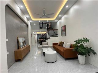 Bán nhà 2,5 tầng, mới hoàn thiện xong đẹp long lanh. gần vườn hoa làn 3 ql1a. xuân ổ b. tp bắc ninh