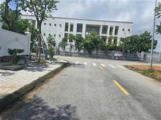 Bán lô biệt thự đấu giá kim chân tp bắc ninh. nhìn vườn hoa diện tích 280m2.mặt tiền14m