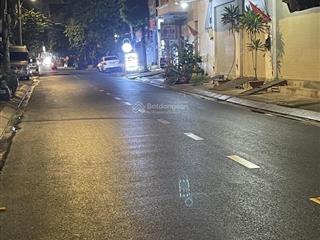 Bán gấp nhà bình tân  đường trước nhà 10m  sổ hồng riêng  113m2  ngang khủng hơn 5m .