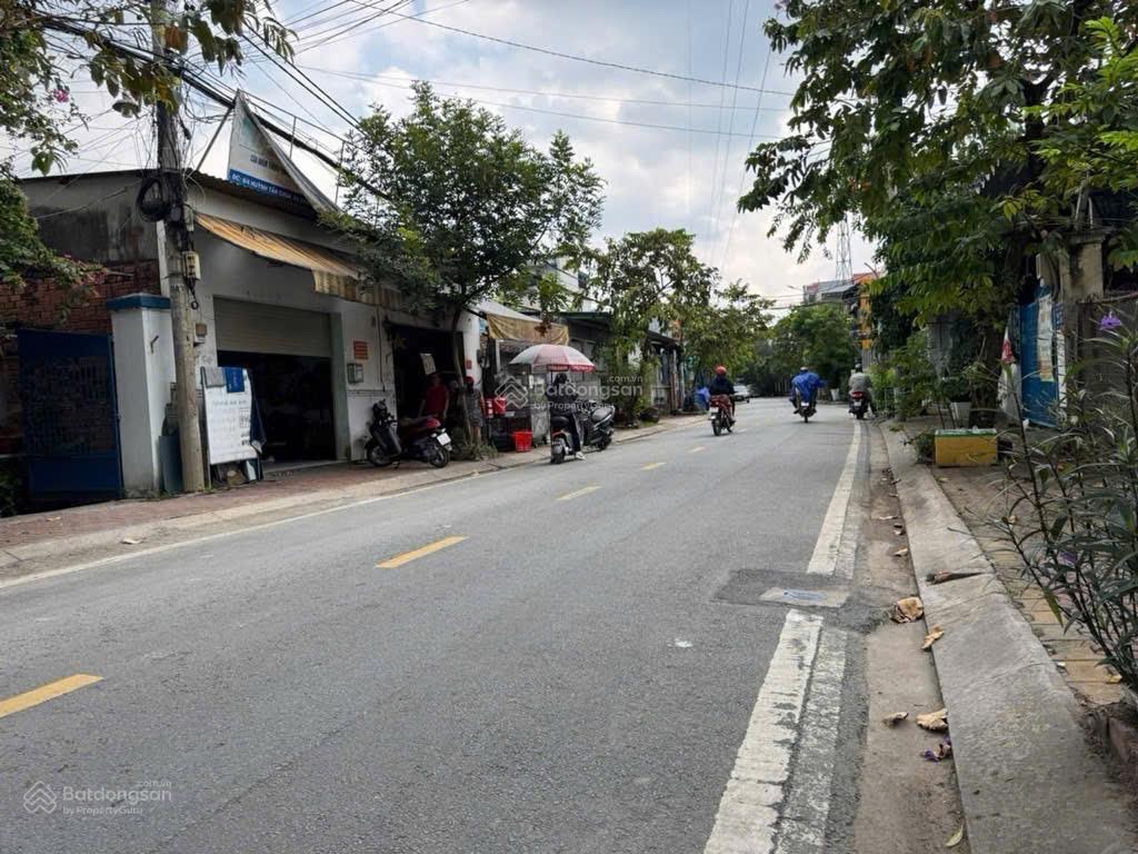 Hóc môn  mặt tiền kinh doanh đỉnh  ngang 5m  nở hậu tài lộc  262m2  sổ hồng riêng .