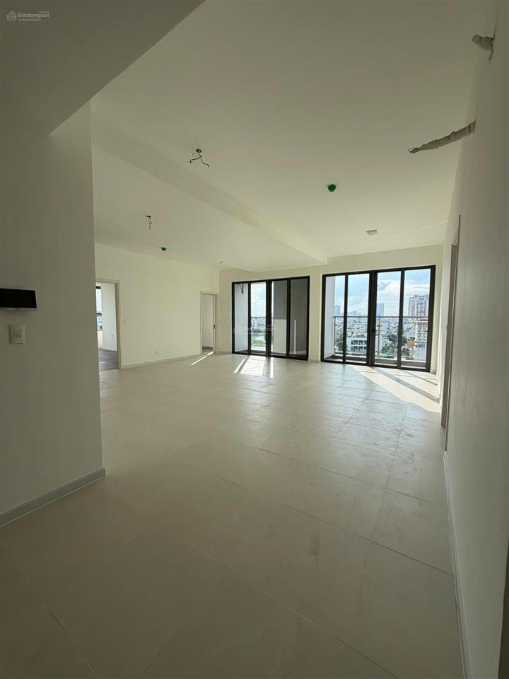 Căn hộ góc 3pn 137m2 view hồ đẹp toàn cảnh quận 1 và landmark giá 8,3 tỷ