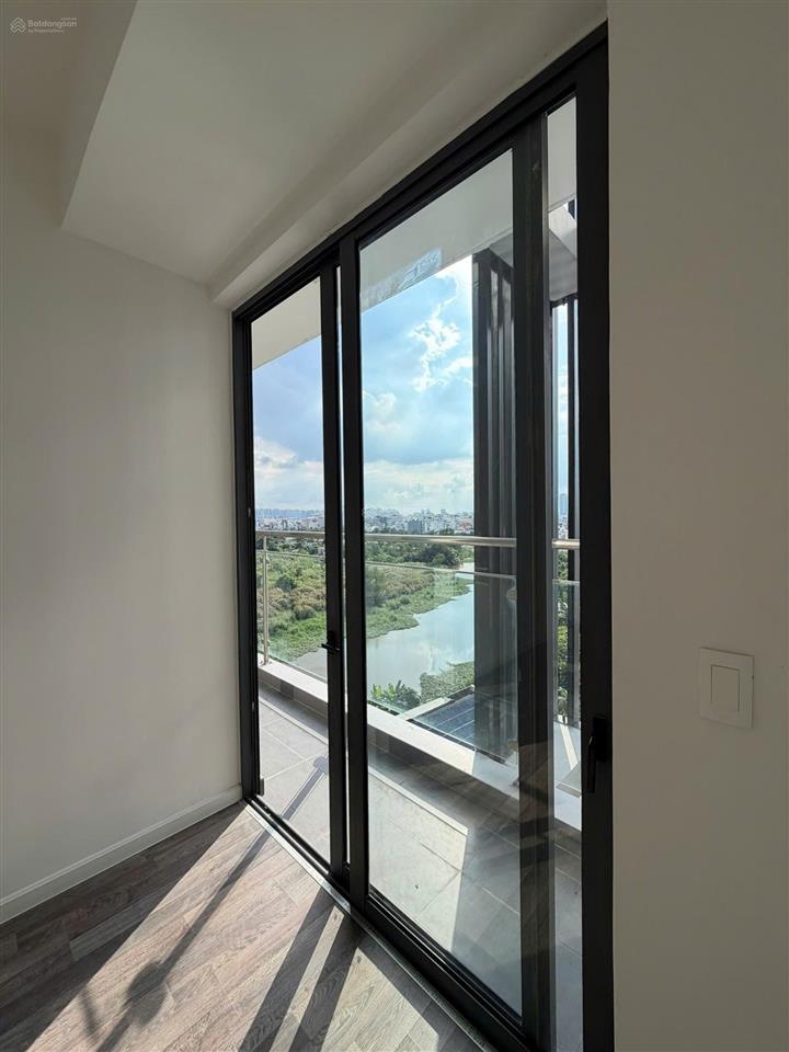 Căn hộ góc 3pn  137m2 view hồ đẹp toàn cảnh quận 1 và landmark giá 8,3 tỷ