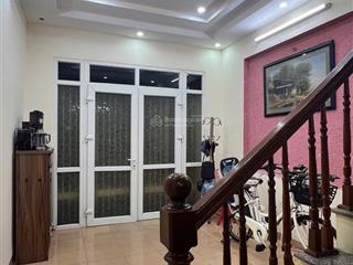 Nhà thuỵ khuê, gần phố 36m2 5 tầng 6ngủ, vừa ở vừa cho thuê, sổ vuông vắn gần trường học, bệnh viện