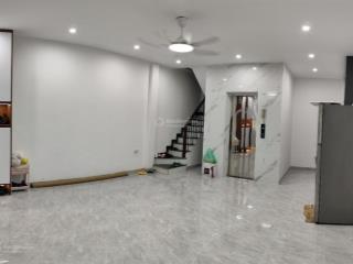 Nhà cực đẹp đội cấn,7 tầng, 40m, đầy đủ nội thất xịn, mt rộng,thang máy xịn sò