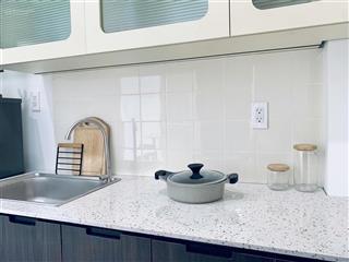 Căn hộ dịch vụ full nội thất cao cấp có bancol thang máy  có bãi giữ xe ô tô