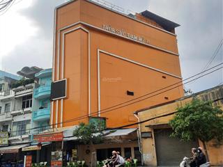 Bán tòa nhà mt đường chợ lớn q.6, giá 27 tỷ, 6 tầng + thang máy cn 131m2 dts  636m2