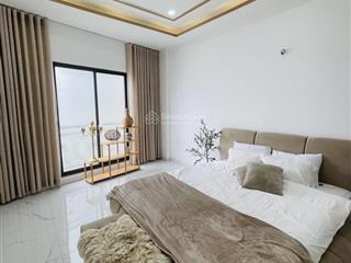 Ô tô đỗ cửa nhà 5 tầng nơ trang long nhỉnh 10 tỷ đồng