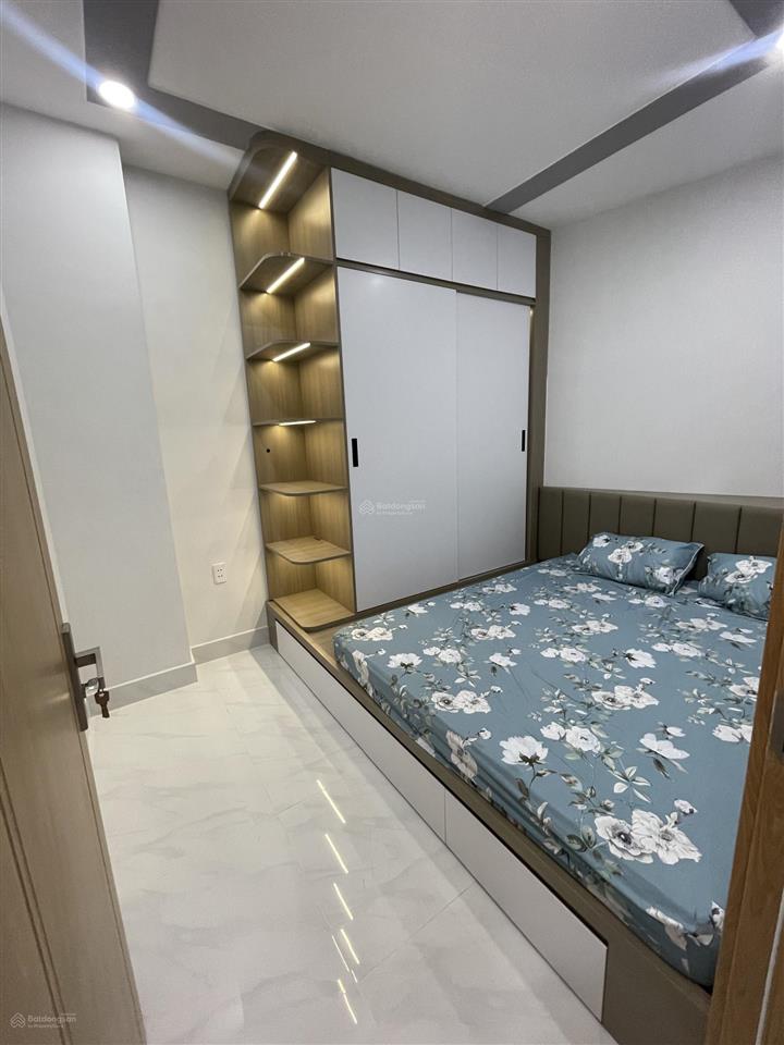 Hàng xóm q.1  nhà đẹp ở ngay 4pn  3 tầng  gần 6đ