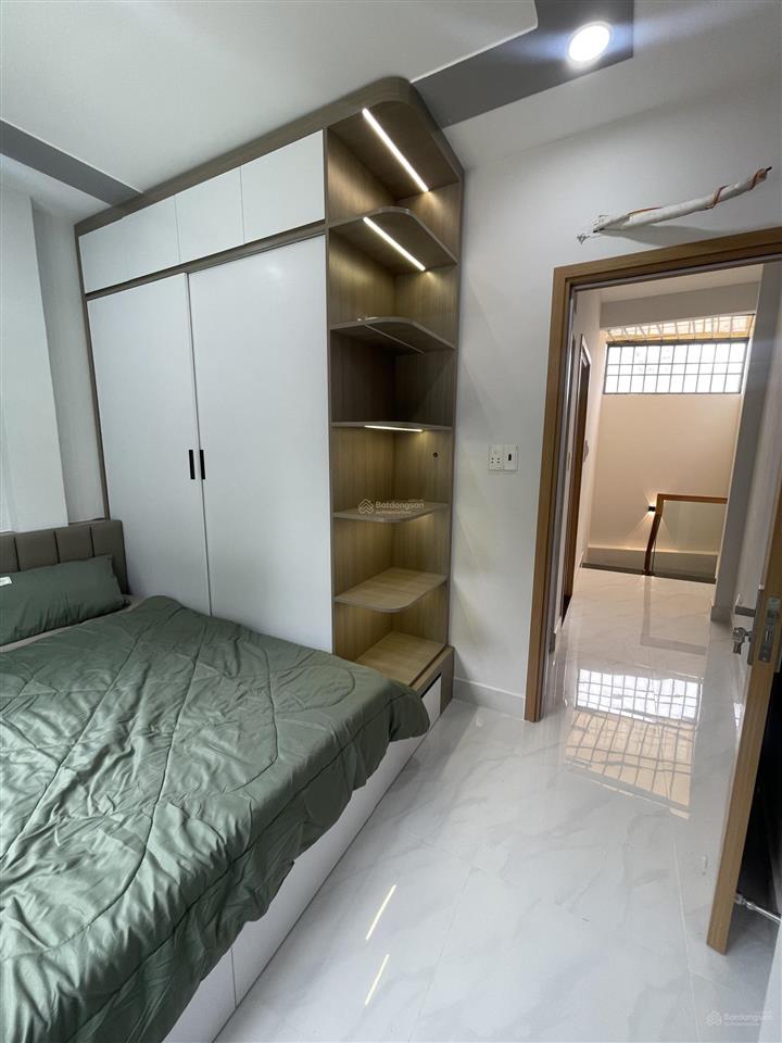 Hàng xóm q.1  nhà đẹp ở ngay 4pn  3 tầng  gần 6đ