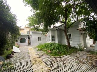 Định cư mỹ! bán biệt thự cũ, nguyễn ư dĩ, thảo điền, q2, dt 18x20m, 2 tầng, shr, giá bán 54 tỷ