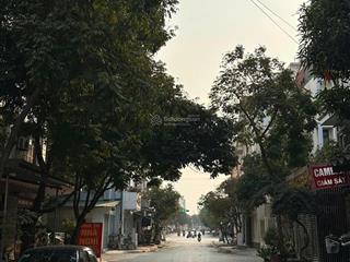 Chính chủ em bán nhà xây thô 3 tầng kđt phú điền  đồng nguyên trục thẳng đường lê quang đạo