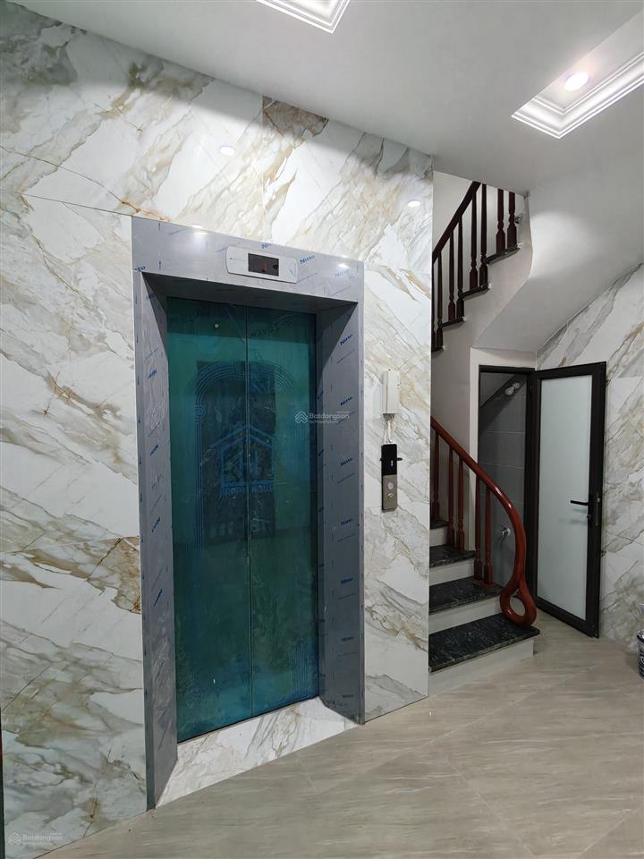 Chính chủ bán nhà ngõ 63 phố cổ linh  thạch bàn quận long biên. nhà lô góc ô tô cất trong nhà