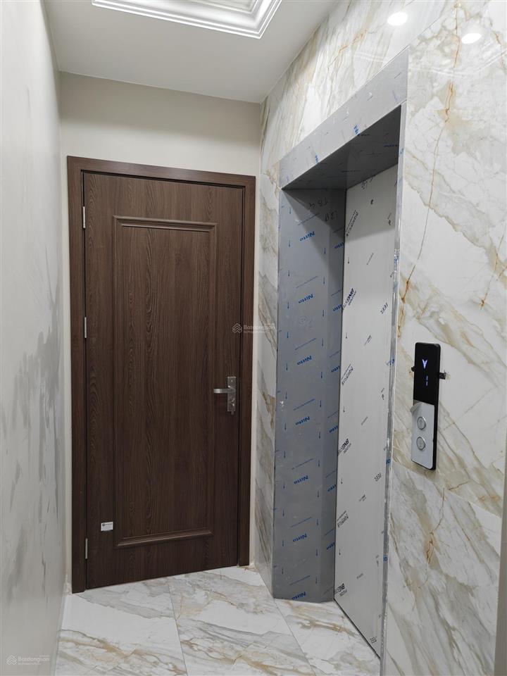 Chính chủ bán nhà ngõ 63 phố cổ linh  thạch bàn quận long biên. nhà lô góc ô tô cất trong nhà