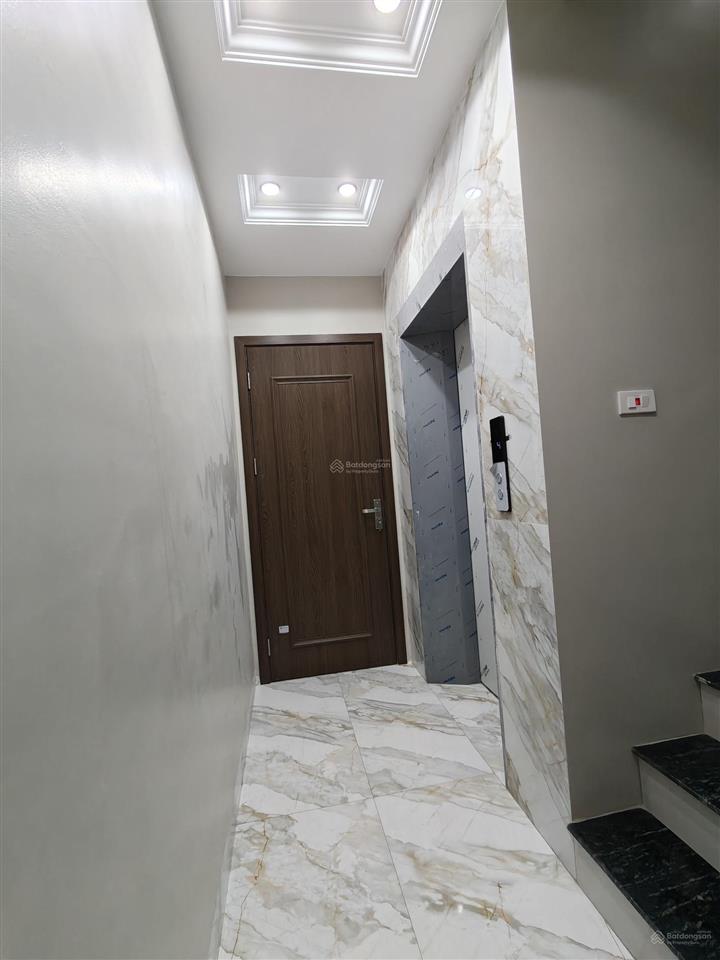 Chính chủ bán nhà ngõ 63 phố cổ linh  thạch bàn quận long biên. nhà lô góc ô tô cất trong nhà