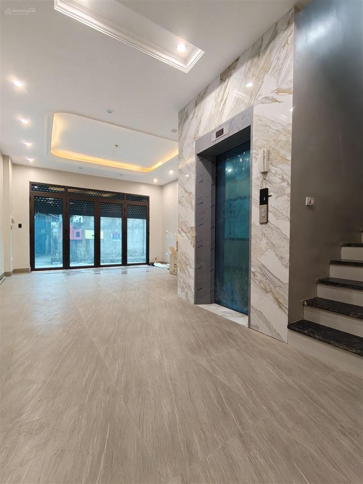 Chính chủ bán nhà ngõ 63 phố cổ linh  thạch bàn quận long biên. nhà lô góc ô tô cất trong nhà