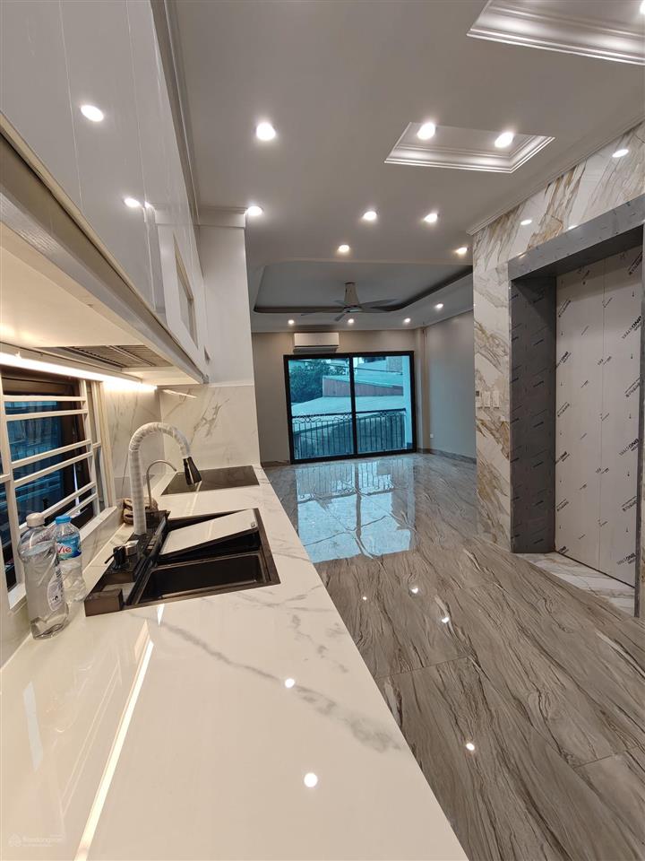 Chính chủ bán nhà ngõ 63 phố cổ linh  thạch bàn quận long biên. nhà lô góc ô tô cất trong nhà