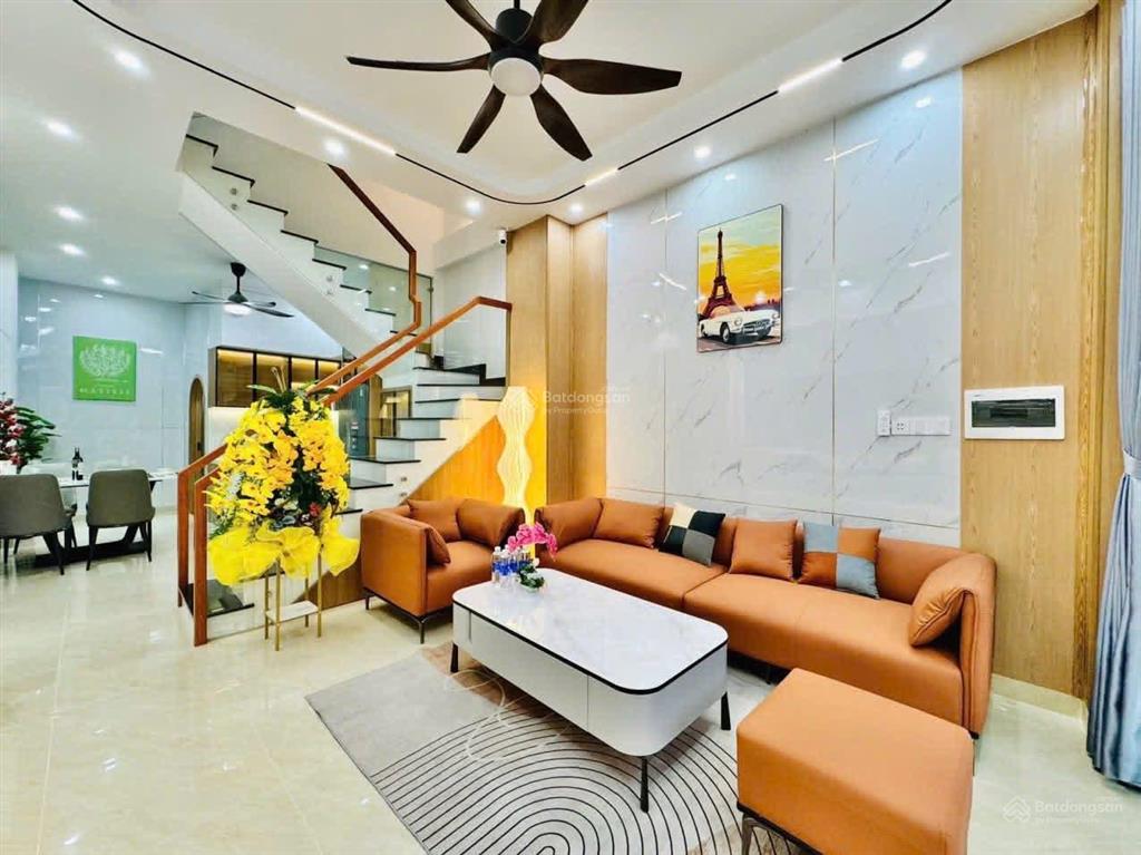 Sốc! nhà hoàng sa  q3  giá chỉ 1,7 tỷ  trung tâm k có căn thứ 2