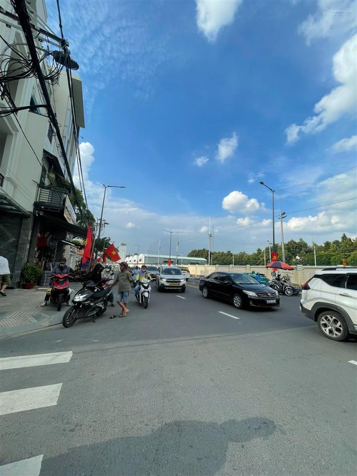 Ngay ga t3 tòa nhà siêu dòng tiền 1,5 tỷ/năm, 7.5 x 23 (174.7m2), hầm 5 lầu, thang máy. 34 tỷ