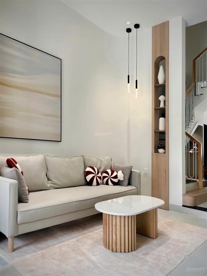 ( hot ) nhỉnh 14 tỷ , mặt tiền khu k300 dt 5.5 x 15 , 3 tầng ngay vincoms cộng hòa