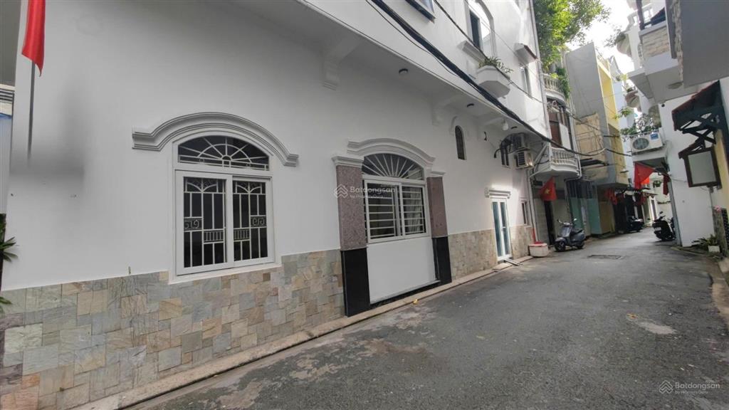 Nhà đẹp ở ngay 4x14m. góc 2mt, kc 5 tầng khu vực hoàng văn thụ  cộng hòa. 11.8 tỷ thương lượng