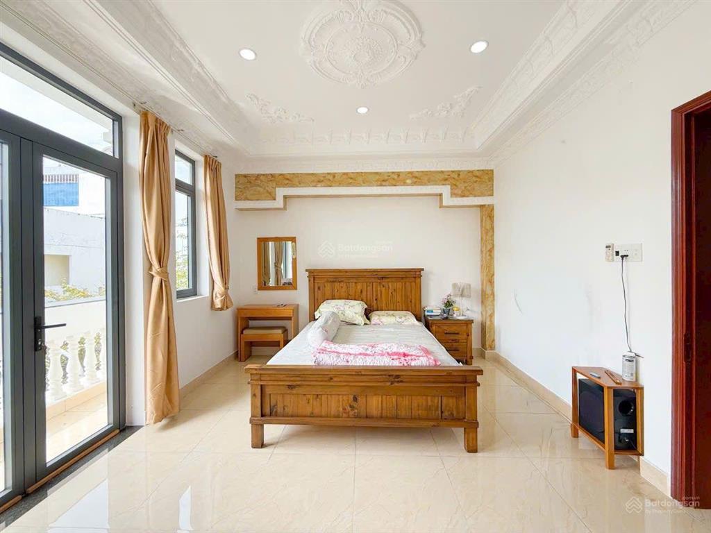 Bán nhà mặt phố lý phục man, 23 tỷ, 120m2, 6 tầng, 18pn, 19wc, pháp lý đầy đủ