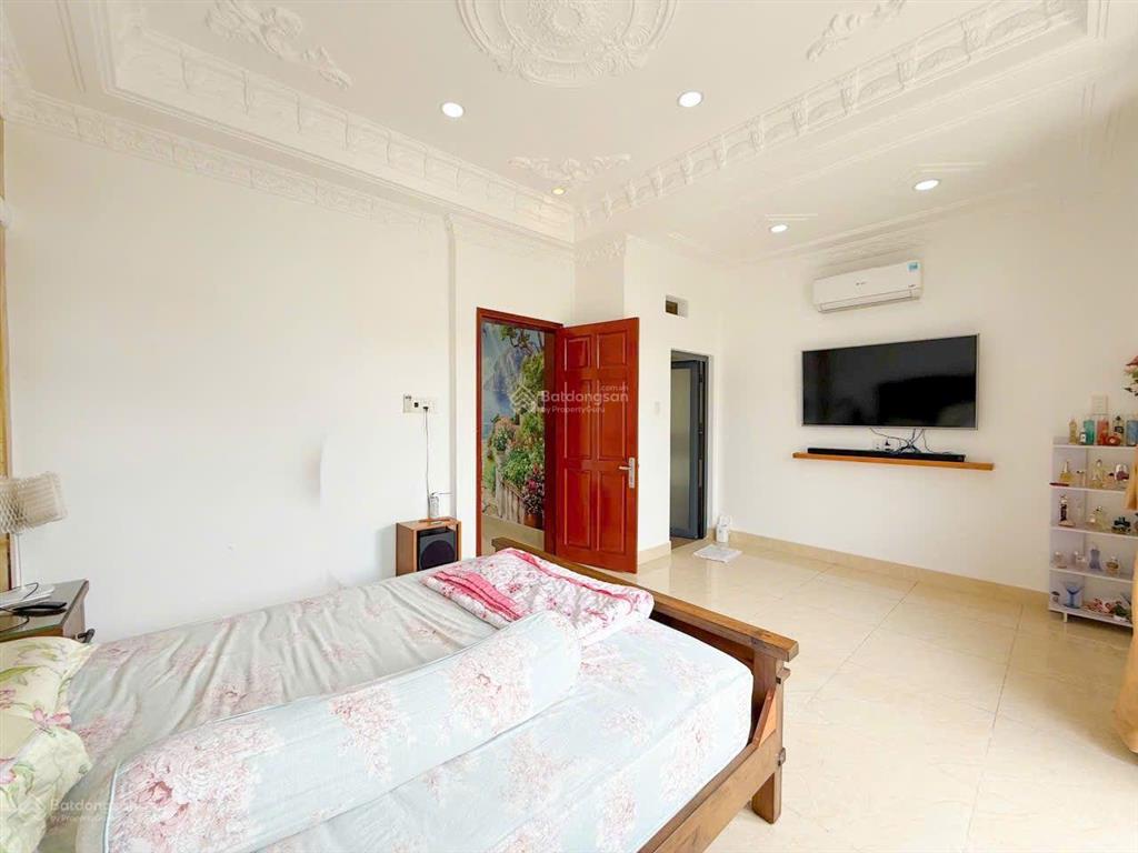 Bán nhà mặt phố lý phục man, 23 tỷ, 120m2, 6 tầng, 18pn, 19wc, pháp lý đầy đủ