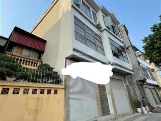 Mặt bờ sông tựu liệt  ô tô tránh  kinh doanh  văn phòng