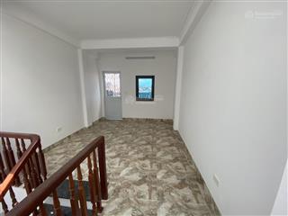 Bán nhà trung tâm phường việt hưng ngay sau bigc long biên. 5 tầng 2 thoáng ô tô ngủ trong nhà