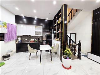 Vip cầu giấy. nhà đẹp xuân thủy 40m2, mt 5,8m. chỉ 9 tỷ. cực gần phố
