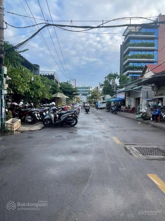 Bán gấp căn nhà 3 tầng góc 2 mặt tiền,hẻm 10m,đường dương quảng hàm, hiếm 6.14x17m giá chỉ 16,5tỷ,