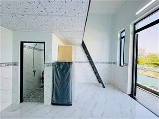 Mọi người đang cần tìm phòng mới xây ban công bự  duplex cách đại học vlu cs3  iuh 5 phút đi xe