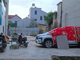 Chính chủ bán siêu phẩm nghĩa trụvăn gianghưng yên,thuộc trung tâm vin2,đường thông,ô tô vào nhà.