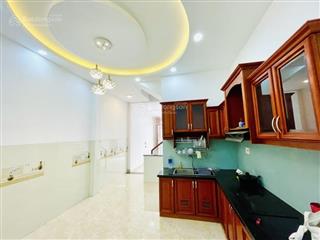 Nhà hẻm khá mờ lem đường nguyễn biểu , nơi giao nhau 3 quận (q1,q5,q8)