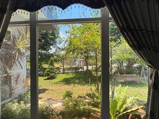 Bán biệt thự villa 3 mặt tiền đường huỳnh ngọc đủ  182m2, siêu đẹp nhìn thẳng ra sông