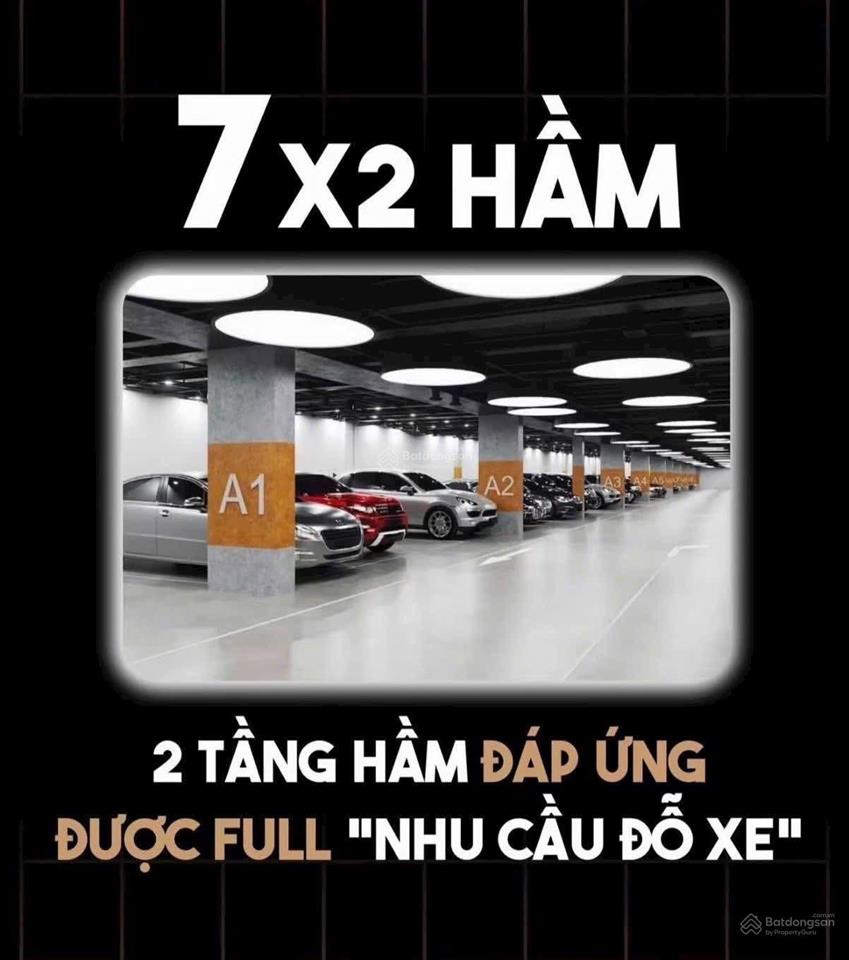 Căn hộ dành cho hộ gia đình lớn hướng đông nam, view bể bơi cực đỉnh với ban công kính cong