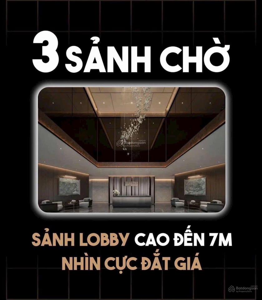 Căn hộ dành cho hộ gia đình lớn hướng đông nam, view bể bơi cực đỉnh với ban công kính cong