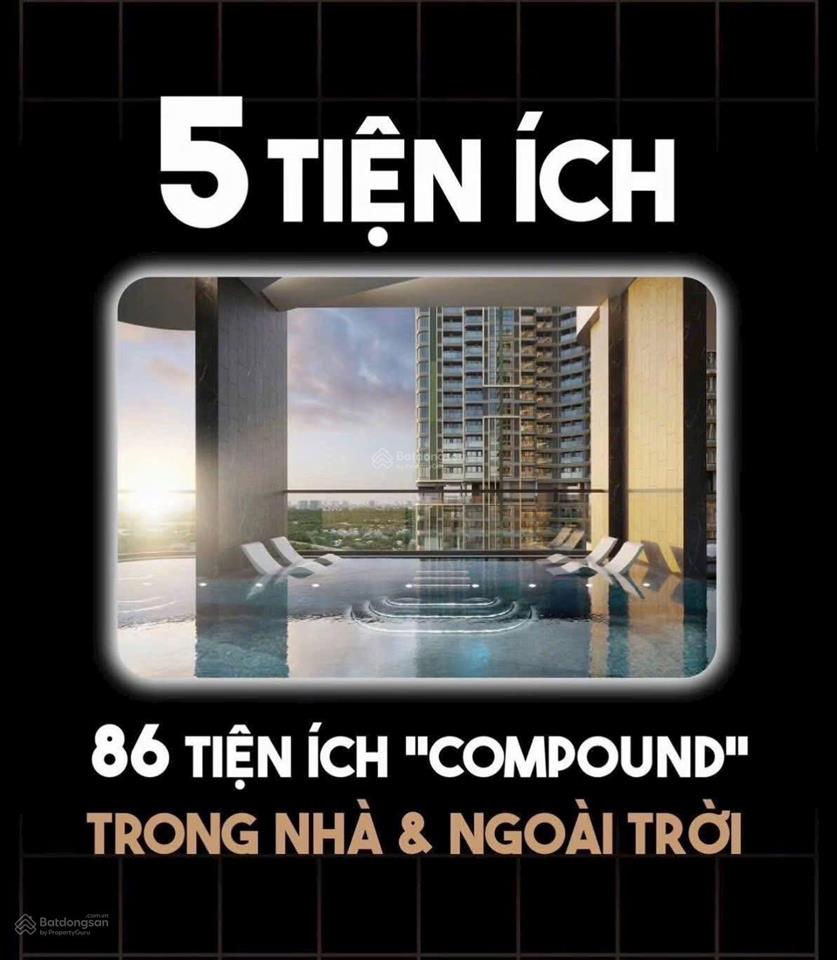 Căn hộ dành cho hộ gia đình lớn hướng đông nam, view bể bơi cực đỉnh với ban công kính cong