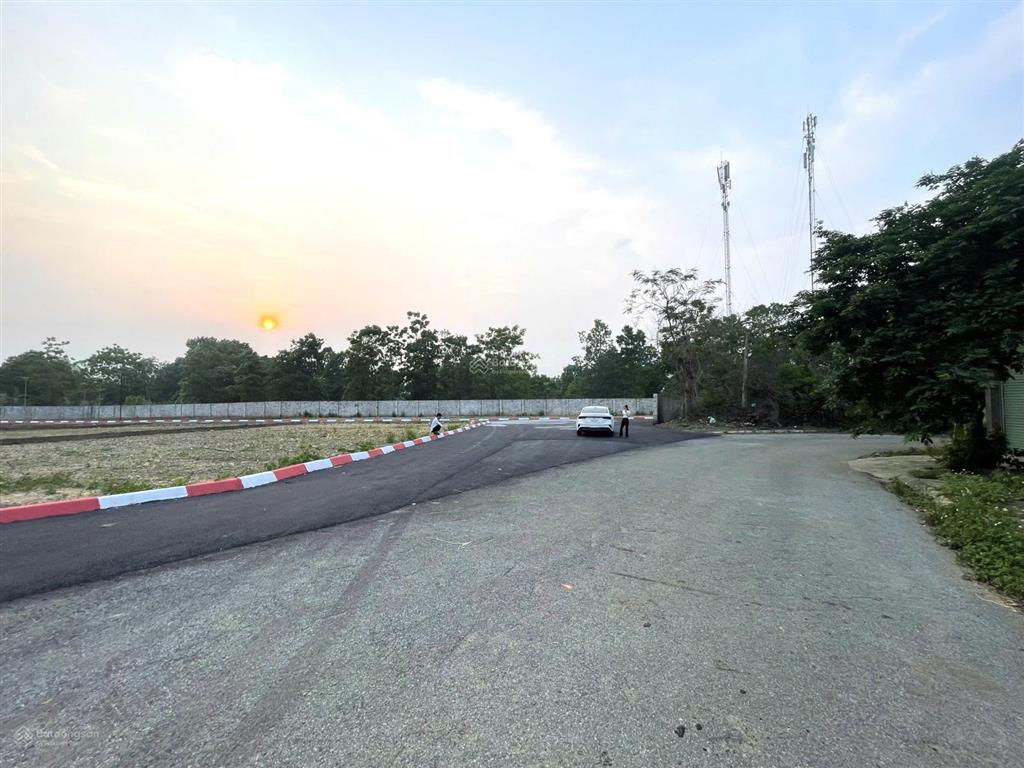 Chính chủ cần bán lô đất sát tuyến metro đối diện cổng chính đhqg nhỉnh 2 tỷ full thổ cư