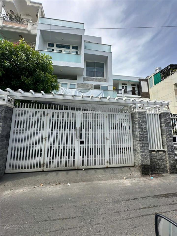 Bán nhà gần chợ đầm nha trang  ngang hơn 7m  có sân vườn để xe ô tô