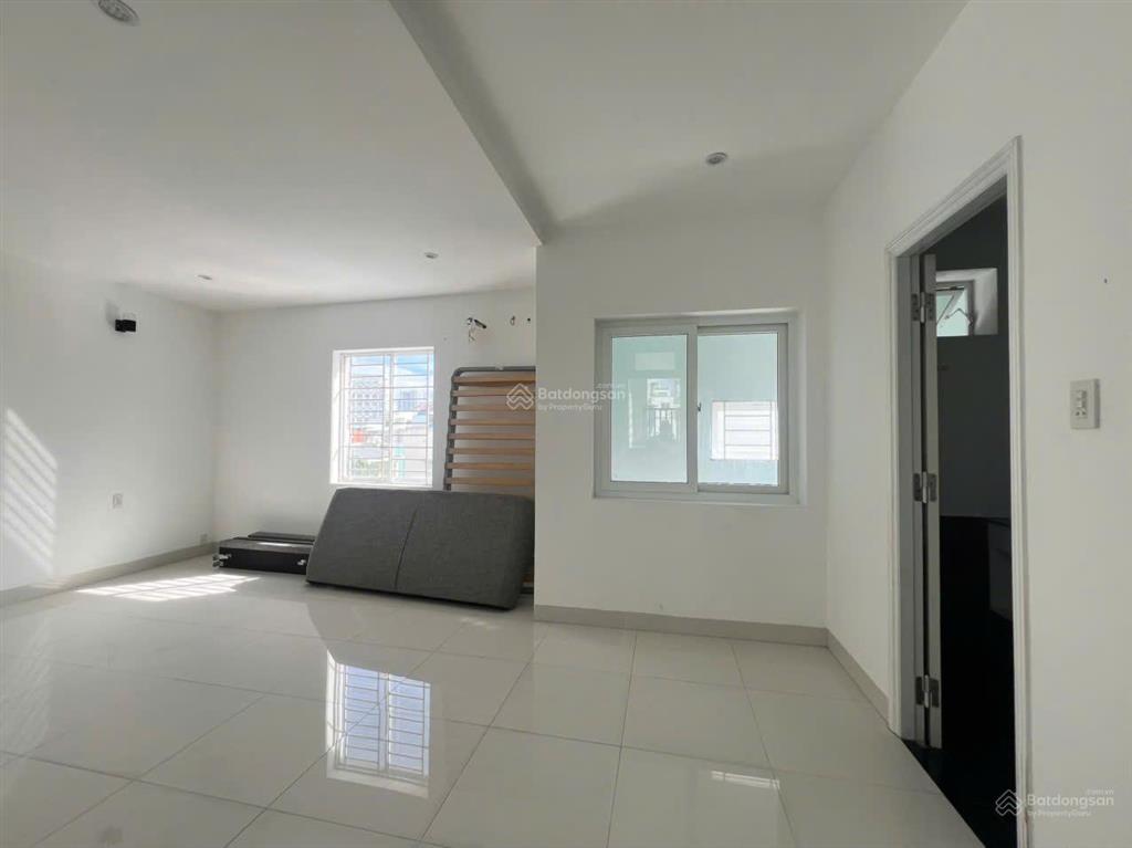 Bán nhà gần chợ đầm nha trang  ngang hơn 7m  có sân vườn để xe ô tô