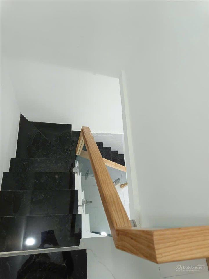 Nhà sổ hồng riêng đường lê trọng tấn  giá tốt