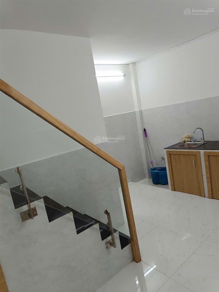 Nhà sổ hồng riêng đường lê trọng tấn  giá tốt